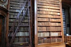 Nationalbibliothek_Prunksaal_03.JPG